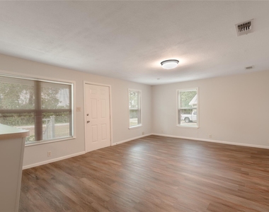 145 Pine Hollow Lane - Photo Thumbnail 5
