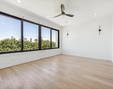 713 Memorial Heights Drive - Photo Thumbnail 13