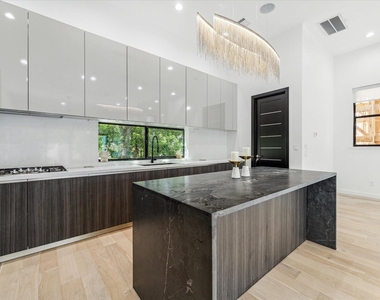713 Memorial Heights Drive - Photo Thumbnail 8
