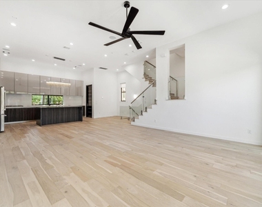 713 Memorial Heights Drive - Photo Thumbnail 6