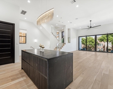 713 Memorial Heights Drive - Photo Thumbnail 9