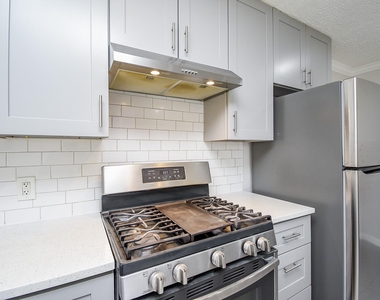 7406 Schiller Street - Photo Thumbnail 9