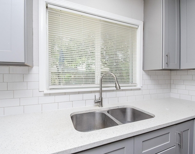 7406 Schiller Street - Photo Thumbnail 10