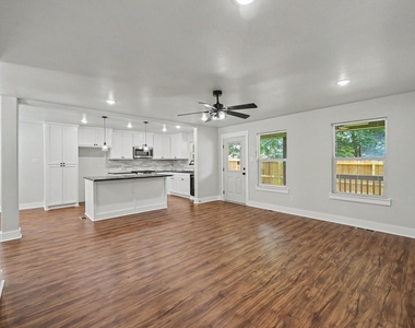 116 Sun City Lane - Photo Thumbnail 11