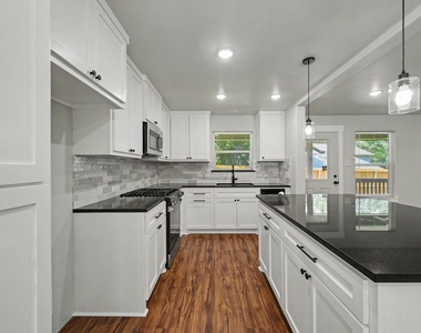 116 Sun City Lane - Photo Thumbnail 10