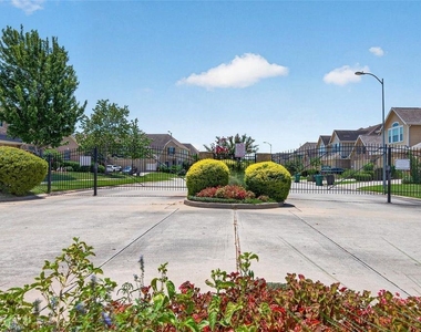 8506 Sunset Loch Drive - Photo Thumbnail 38