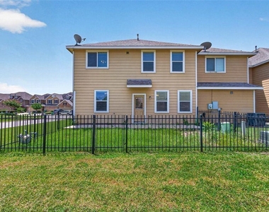 8506 Sunset Loch Drive - Photo Thumbnail 37