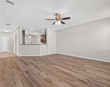 8506 Sunset Loch Drive - Photo Thumbnail 31
