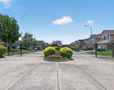 8506 Sunset Loch Drive - Photo Thumbnail 37