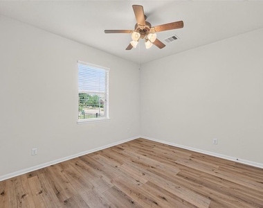 8506 Sunset Loch Drive - Photo Thumbnail 30