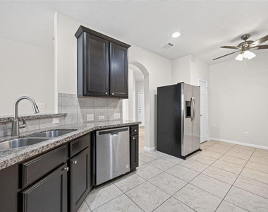 8506 Sunset Loch Drive - Photo Thumbnail 12