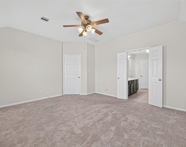 8506 Sunset Loch Drive - Photo Thumbnail 4