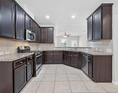 8506 Sunset Loch Drive - Photo Thumbnail 15