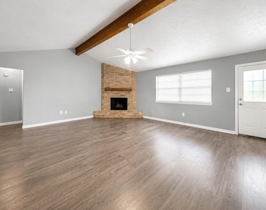 1707 Stone Lake Drive - Photo Thumbnail 3
