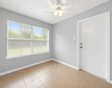 1707 Stone Lake Drive - Photo Thumbnail 8