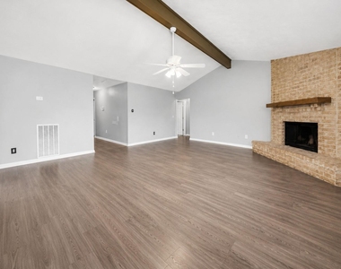 1707 Stone Lake Drive - Photo Thumbnail 4