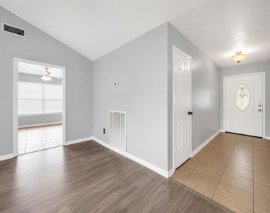 1707 Stone Lake Drive - Photo Thumbnail 2