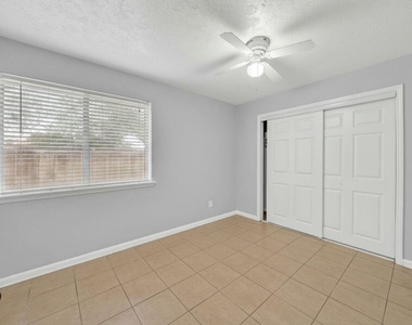 1707 Stone Lake Drive - Photo Thumbnail 13