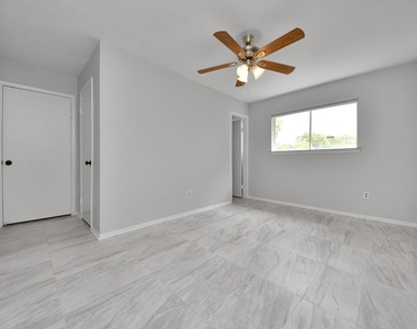4830 Ridgestone Street - Photo Thumbnail 17