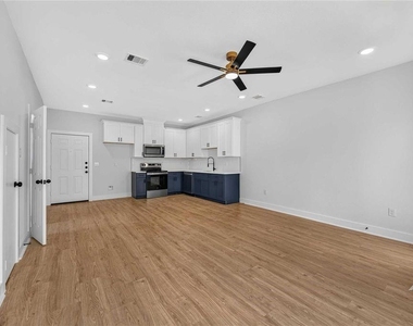 4357 Elmwood Street - Photo Thumbnail 6