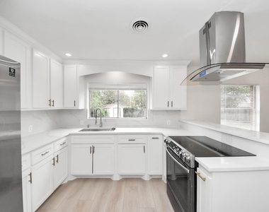 734 Dell Dale Street - Photo Thumbnail 15