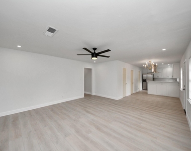 734 Dell Dale Street - Photo Thumbnail 16