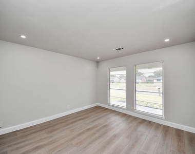 734 Dell Dale Street - Photo Thumbnail 3