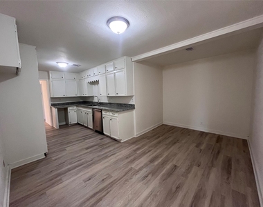704 Alice Street - Photo Thumbnail 10
