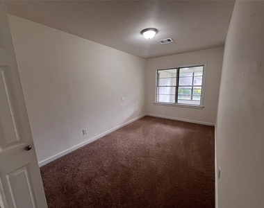 704 Alice Street - Photo Thumbnail 15