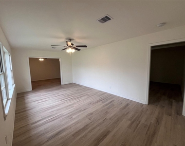 704 Alice Street - Photo Thumbnail 6
