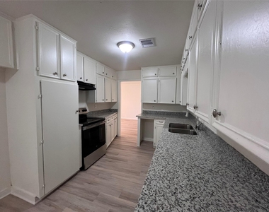 704 Alice Street - Photo Thumbnail 9