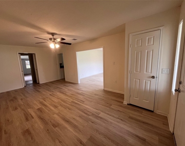 704 Alice Street - Photo Thumbnail 11