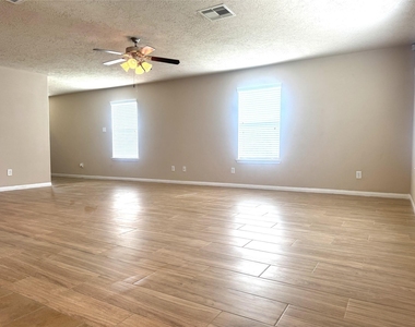 2231 Tandy Park Way - Photo Thumbnail 11