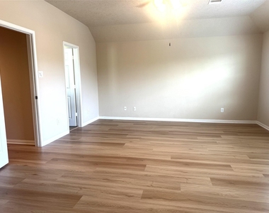 2231 Tandy Park Way - Photo Thumbnail 16