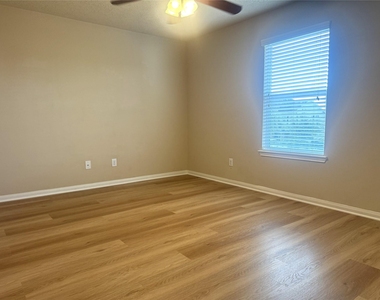 2231 Tandy Park Way - Photo Thumbnail 20