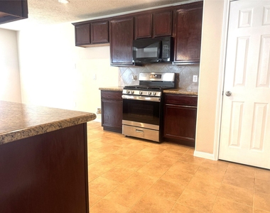 2231 Tandy Park Way - Photo Thumbnail 8