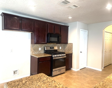 2231 Tandy Park Way - Photo Thumbnail 9