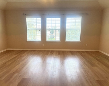 2231 Tandy Park Way - Photo Thumbnail 15