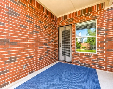 6315 Linfield Bluff Lane - Photo Thumbnail 3
