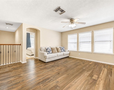 6315 Linfield Bluff Lane - Photo Thumbnail 13