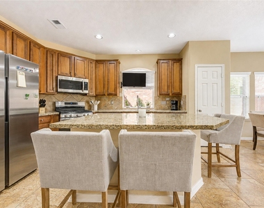 6315 Linfield Bluff Lane - Photo Thumbnail 8