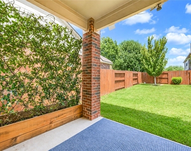 6315 Linfield Bluff Lane - Photo Thumbnail 4