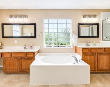 6315 Linfield Bluff Lane - Photo Thumbnail 37