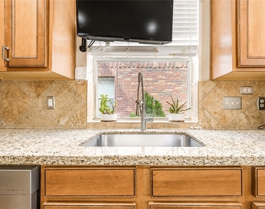 6315 Linfield Bluff Lane - Photo Thumbnail 29