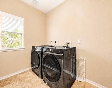 6315 Linfield Bluff Lane - Photo Thumbnail 17