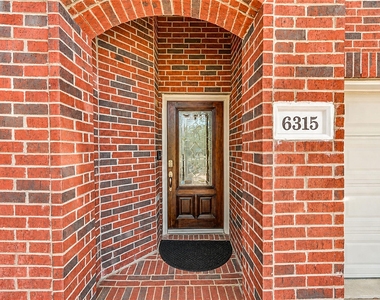 6315 Linfield Bluff Lane - Photo Thumbnail 5