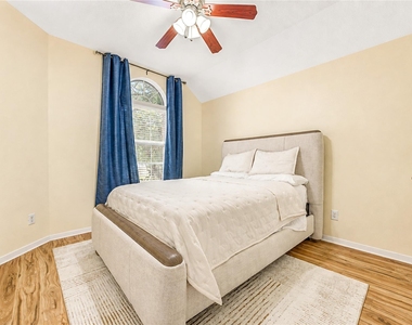 6315 Linfield Bluff Lane - Photo Thumbnail 14