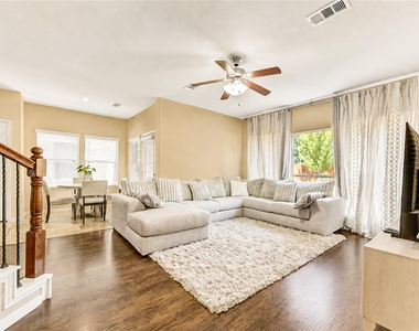 6315 Linfield Bluff Lane - Photo Thumbnail 10
