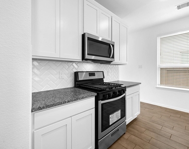 5735 Tabula Rasa Drive - Photo Thumbnail 8