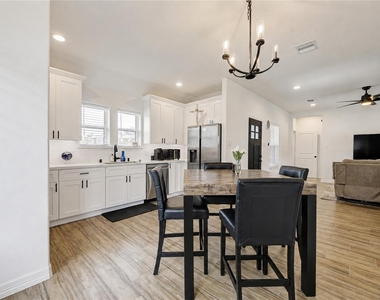 7610 Avenue G - Photo Thumbnail 11